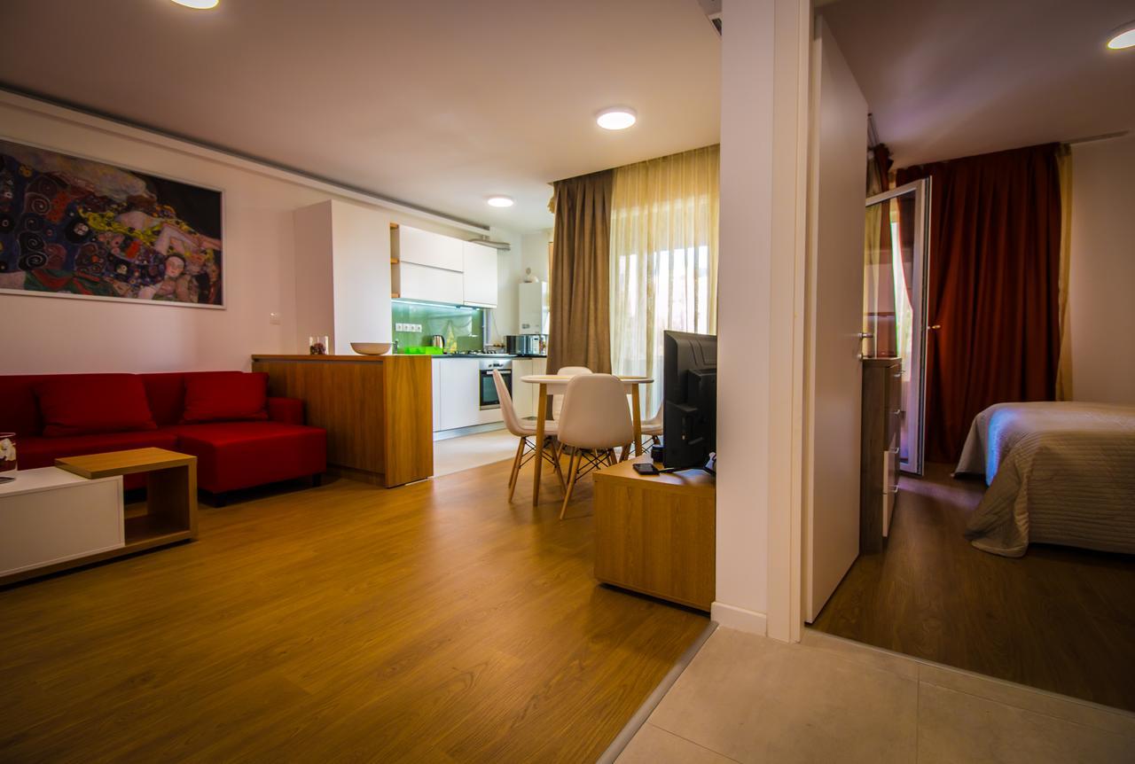 Apartment Trio *